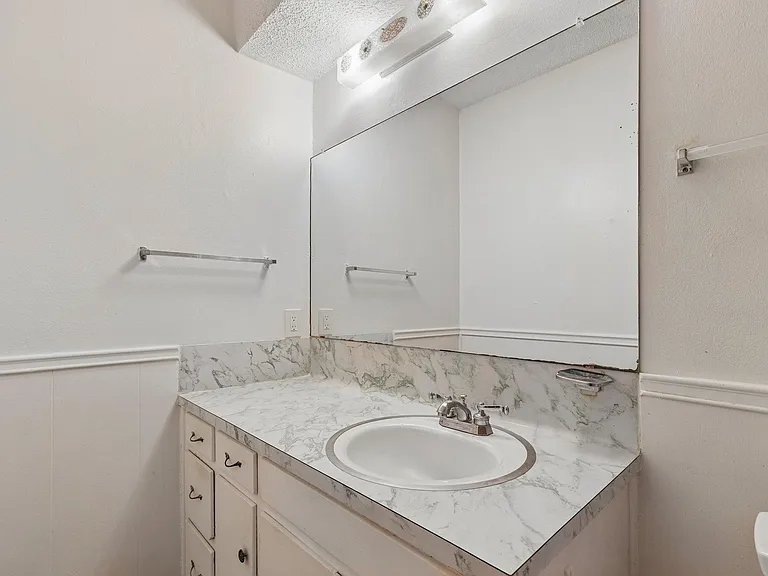 4713 Sagebrush Trl #B — Photo 9