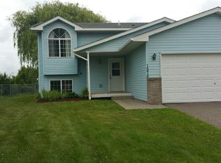 1576 Northridge Ct S, Cambridge, MN 55008