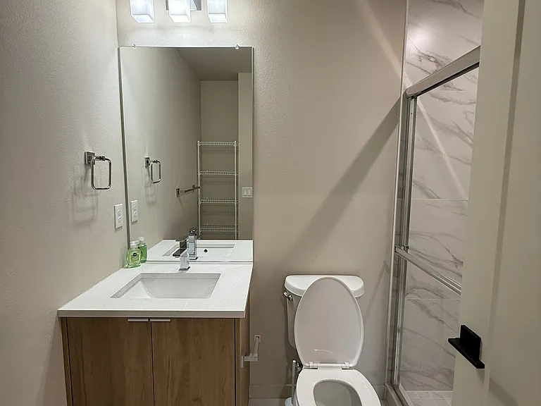 Master bedroom en-suite