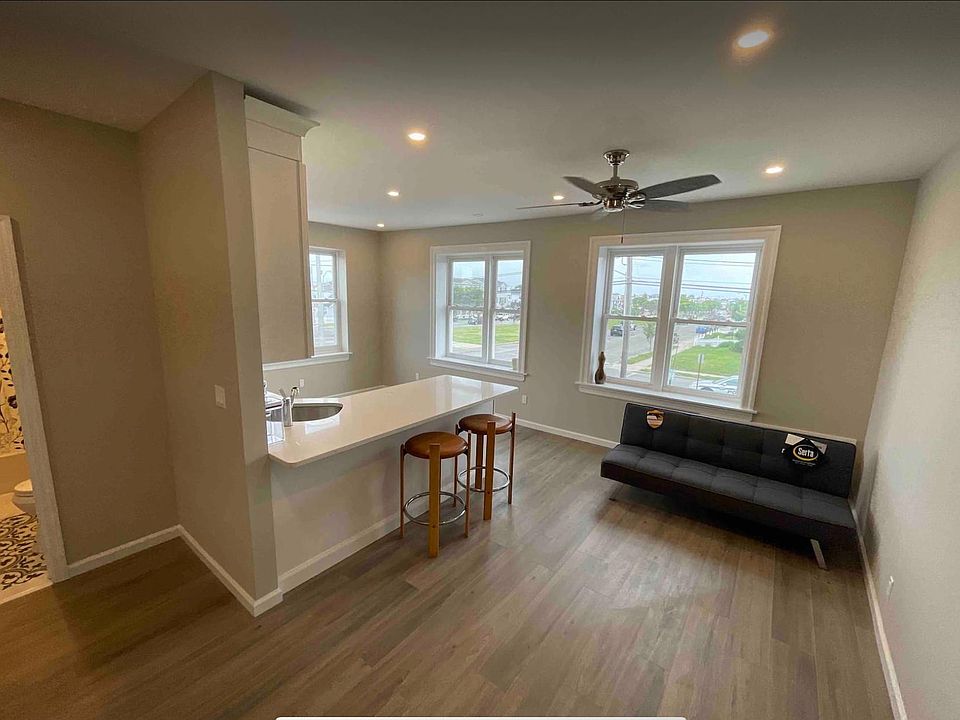 1st image of 410 Lindell Blvd APT 6S
