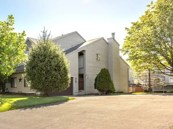 8253 Honeysuckle Dr, Liverpool, NY 13090