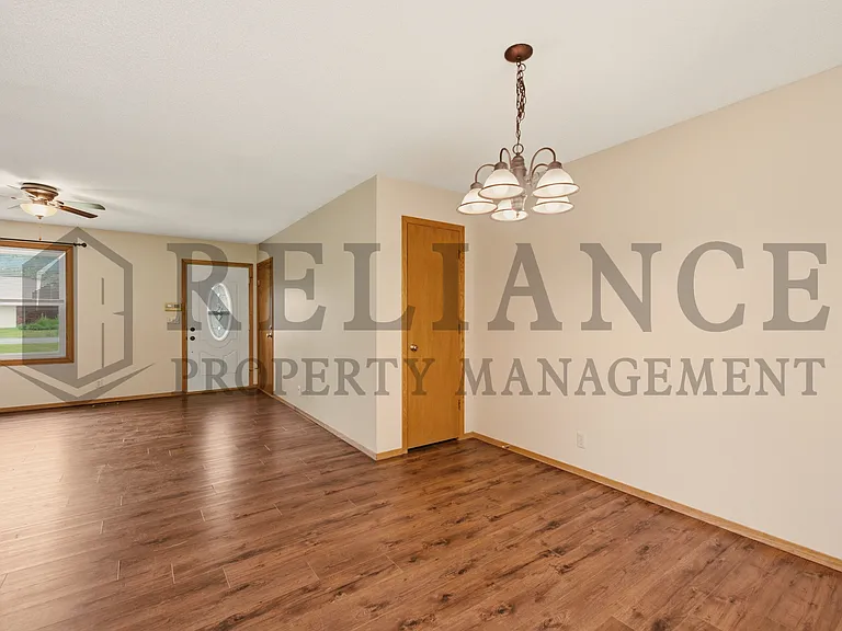 516 N Lakeside Dr — Photo 23
