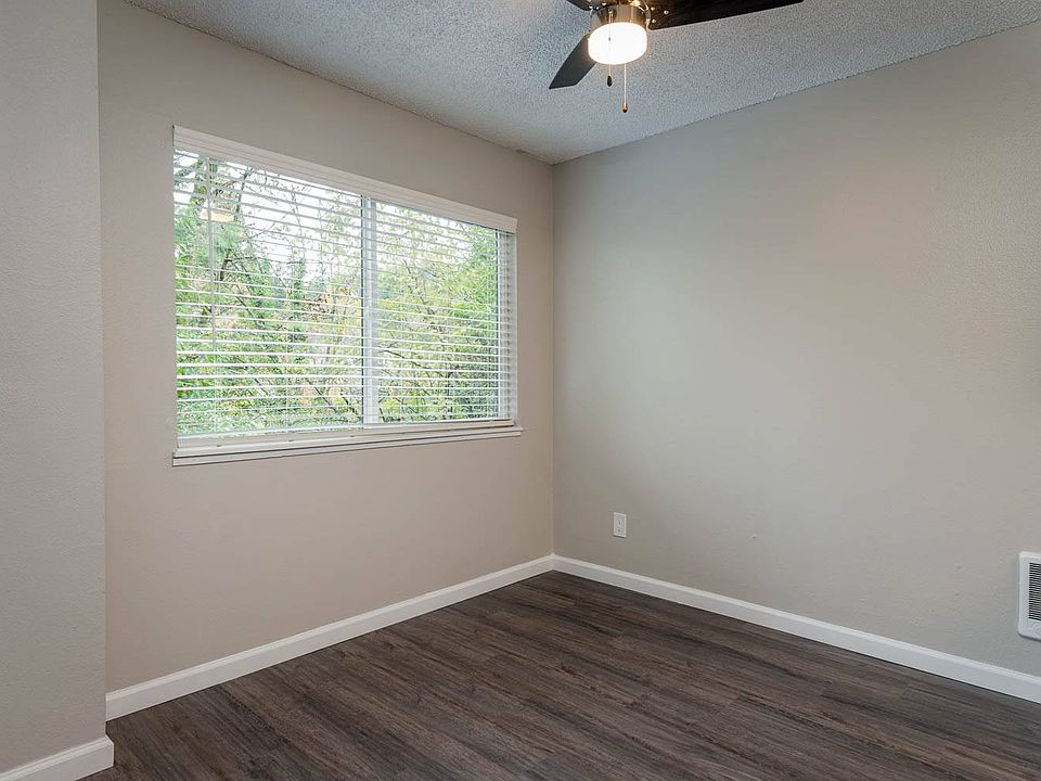 Vantage at Hillsdale 3212 SW Beaverton Hillsdale Hwy Portland, OR