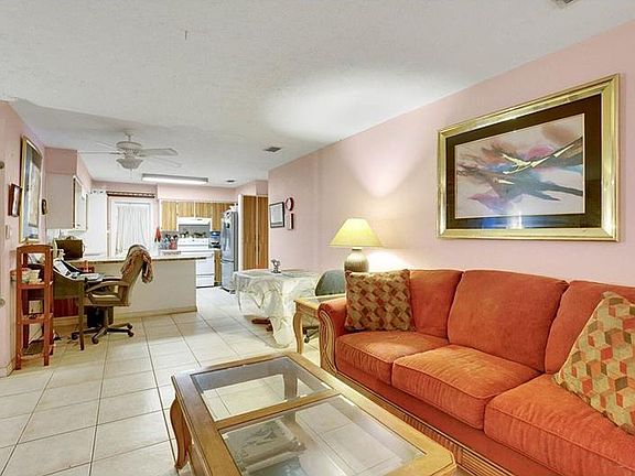 5th image of 118 W Anglewood Dr