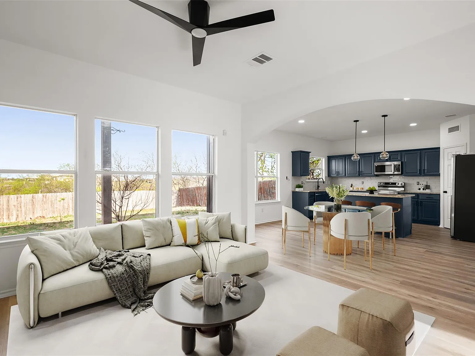 4 bed, 2.5 bath, 2051 sqft, $2,350 — Photo 4