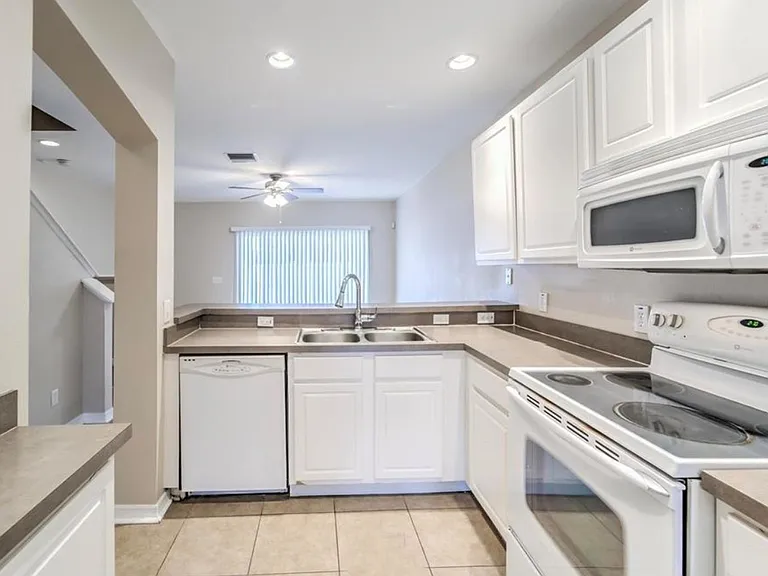 10704 Chesham Hill Ct — Photo 6