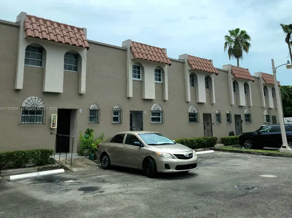 11 Olive Dr APT J, Hialeah, FL 33010