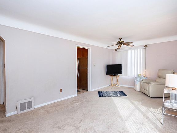 5th image of 12935 Norborne Ave