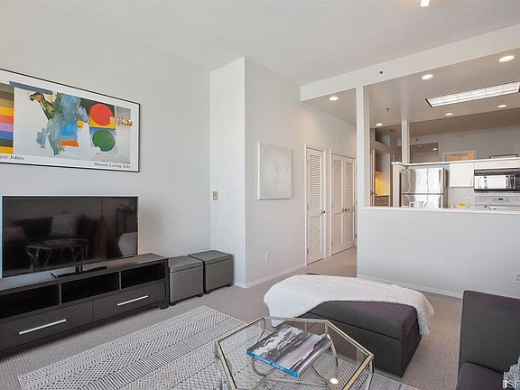 5th image of 220 Lombard St APT 519