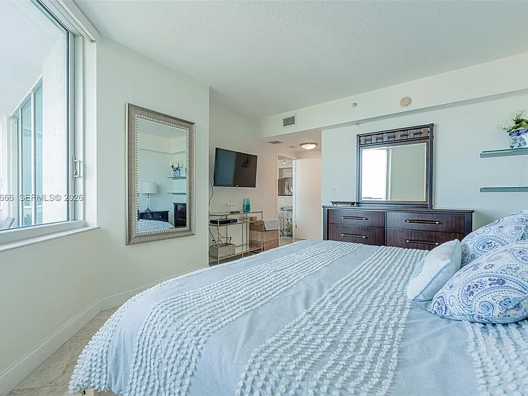 325 S Biscayne Blvd #4222 — Photo 26