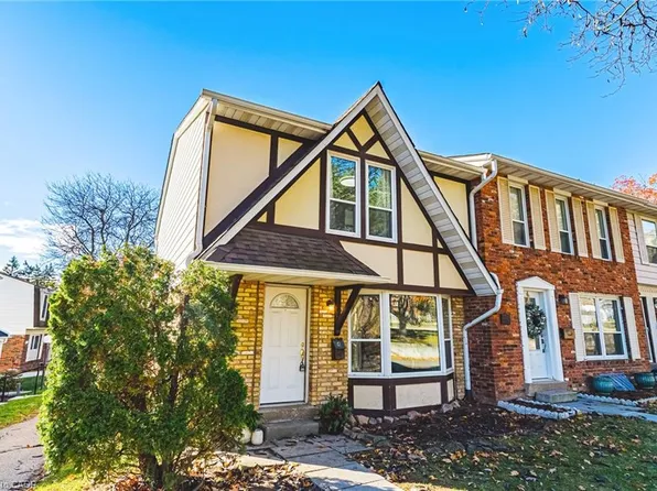 2220 Upper Middle Rd #4, Burlington, ON L7P 2Z9
