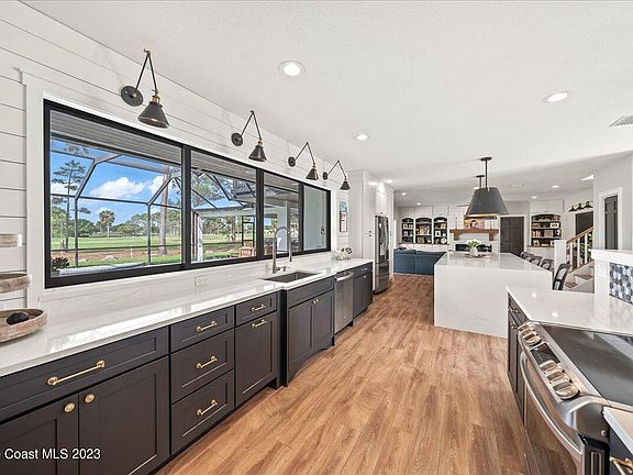 5th image of 520 Whispering Pines Cir