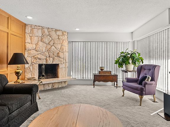5th image of 905 Eden Cres