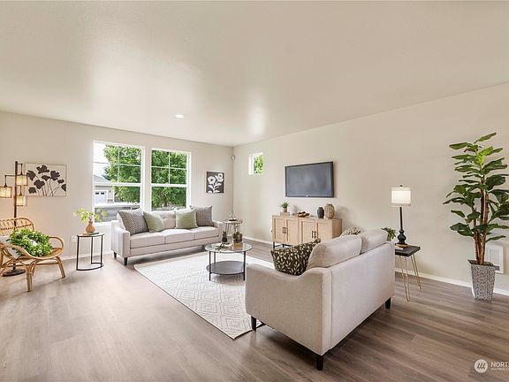 4th image of 2111 182nd Street E