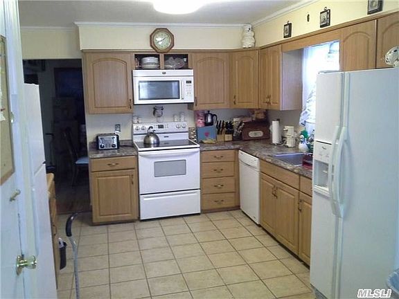 3rd image of 29 Central Woods Ln