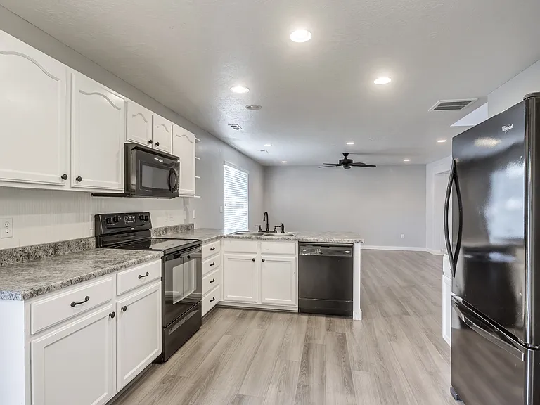 362 S 1230 W — Photo 6