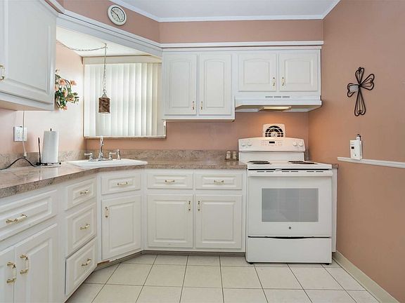 4th image of 1271 Little Neck Ave