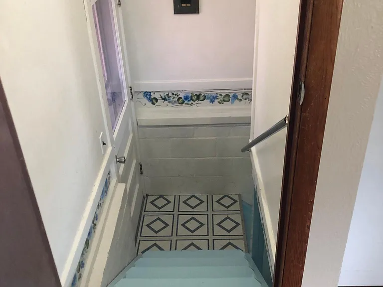 121 E Russell Ave — Photo 10