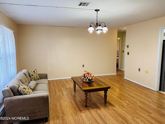 4th image of 715A Buckingham Drive
