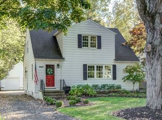 7041 Oak St, Chagrin Falls, OH 44022