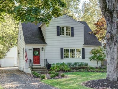 7041 Oak St, Chagrin Falls, OH, 44022