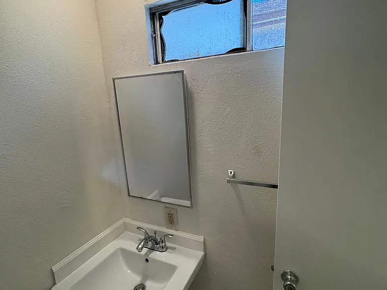 819 S Cypress Ave — Photo 47