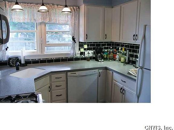 3rd image of 24 Yong St