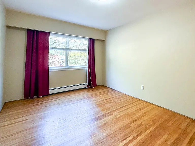 461 W 16th St #102 — Photo 16
