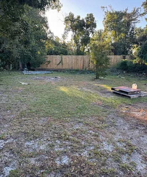 1306 Caldwell Dr — Photo 2
