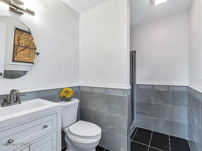 1076 Lancaster Dr — Photo 13