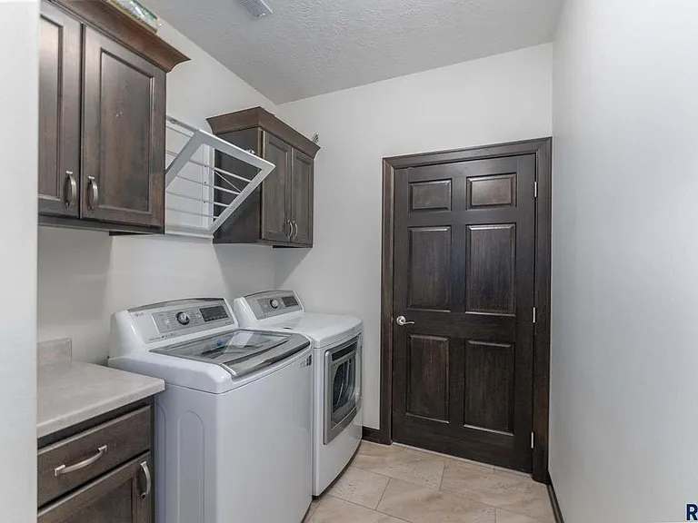5600 E Eastbridge Pl — Photo 3