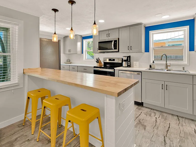 Kitchen with island