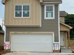 1401 Newport Ln, Raymore, MO 64083