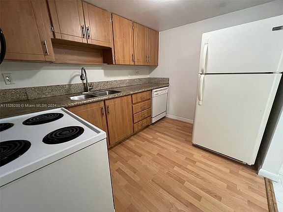 4th image of 9375 Fontainebleau Blvd APT L112