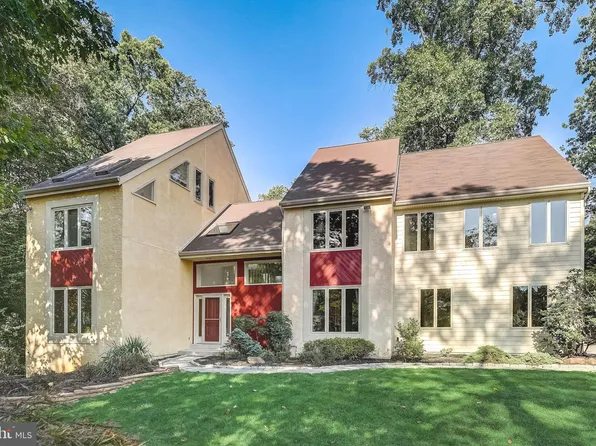 936 Honeysuckle Ln, Wynnewood, PA 19096