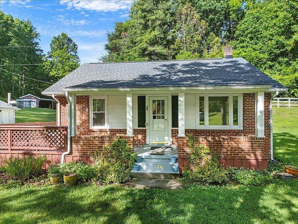 1st image of 2537 Rosemary Rd
