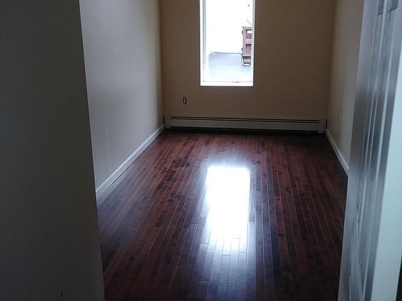 5th image of 194 Ashburton Ave #1