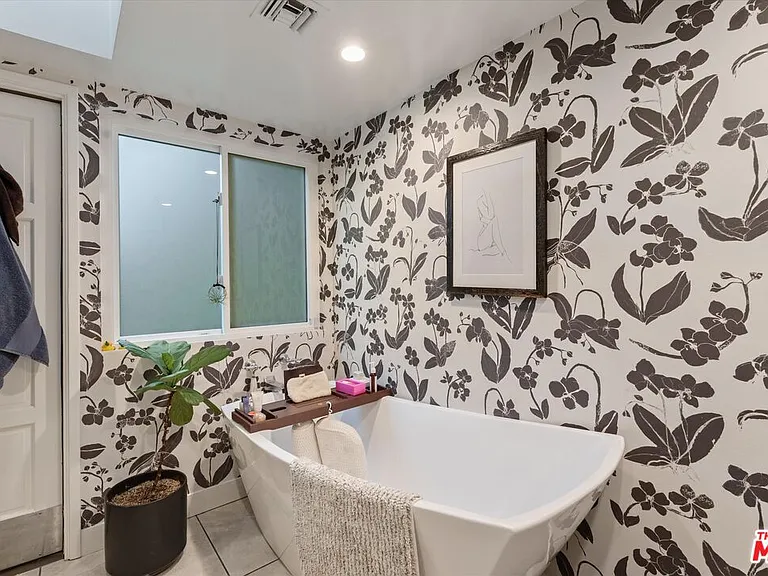 4927 Bellaire Ave — Photo 18
