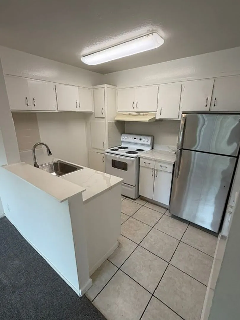 407 Fairmount Ave — Photo 3