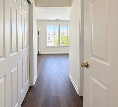 3rd image of 327 Waterford Dr
