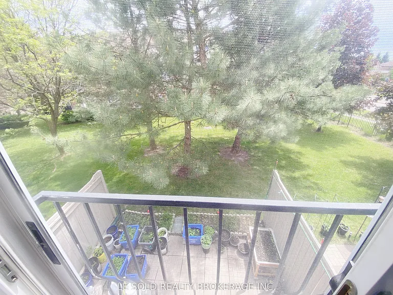 888 Scollard Ct — Photo 16