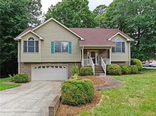 1037 1st St NE, Hickory, NC 28601