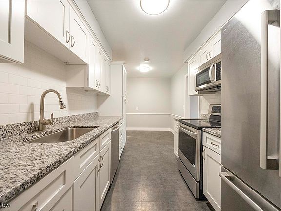 4th image of 22655 Chagrin Blvd