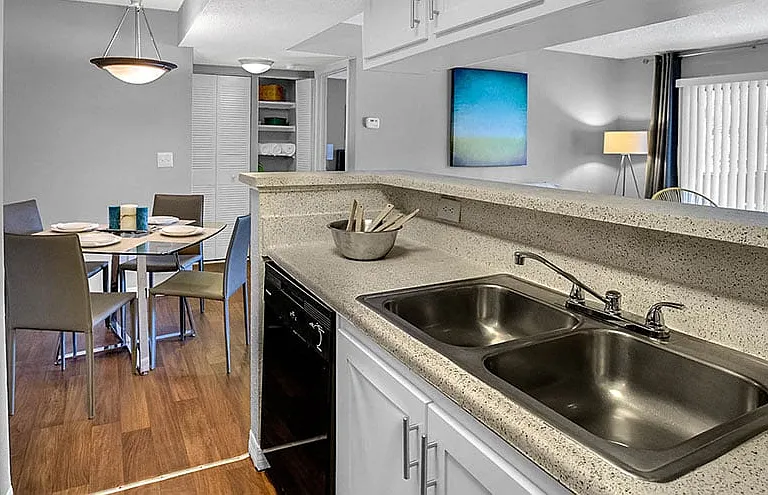 Courtney Cove Apartment Homes — Photo 1
