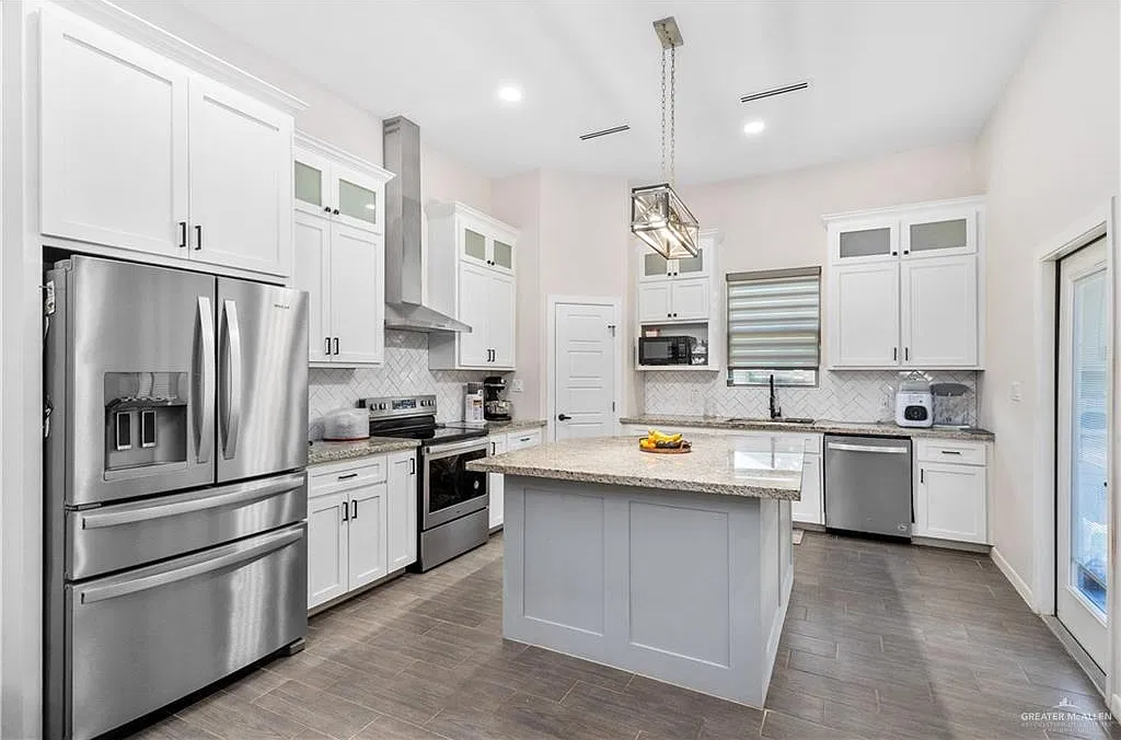 3 bed, 2.0 bath, 1620 sqft, $1,900 — Photo 3
