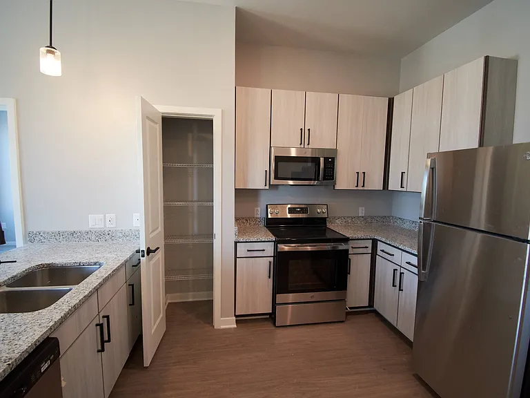 112 E Greenhill Ln #204 — Photo 6