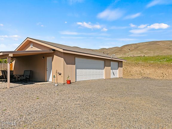 3rd image of 486 Elk Ridge Ln