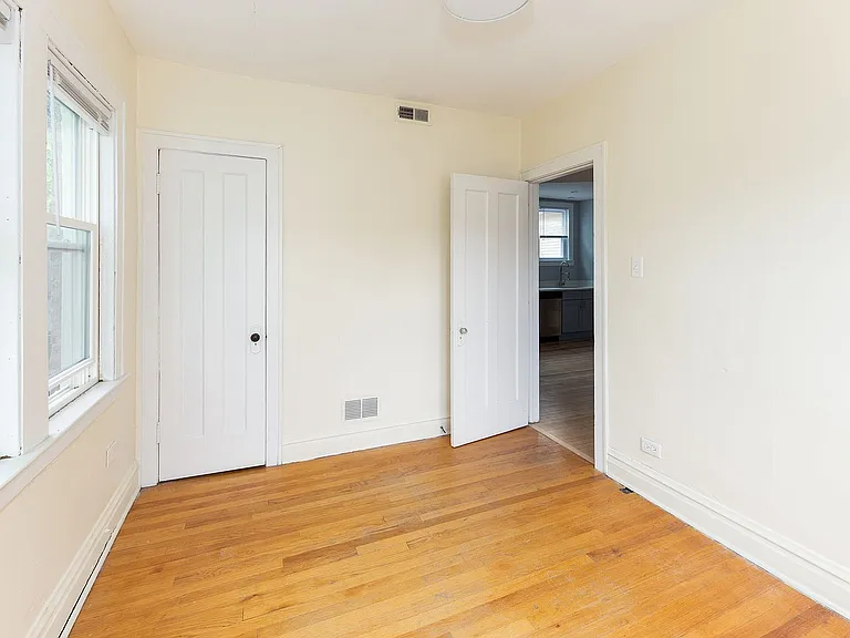 1836 W Byron St #1 — Photo 12