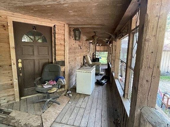 5th image of 220 Pinewood Rd