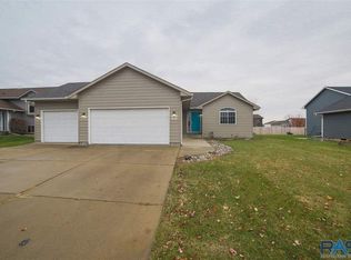 410 Arlene Ave, Harrisburg, SD 57032